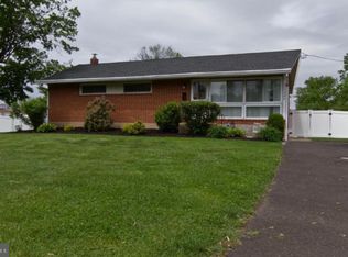 1609 W County Line Rd, Hatboro, PA 19040