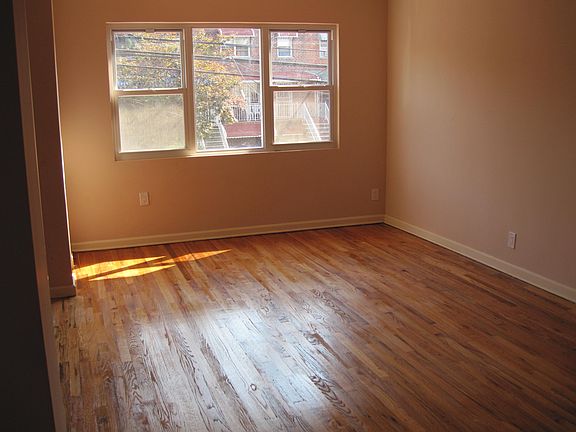 5th image of 865 E 223rd St