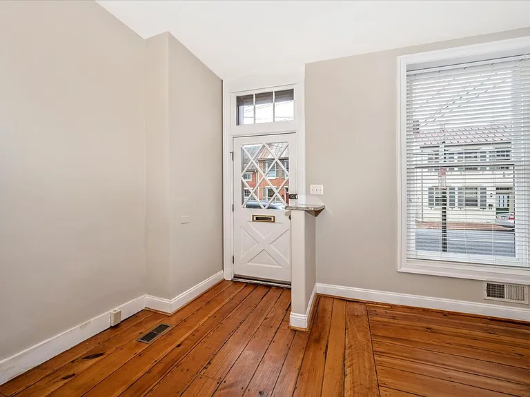 315 W Patrick St — Photo 3
