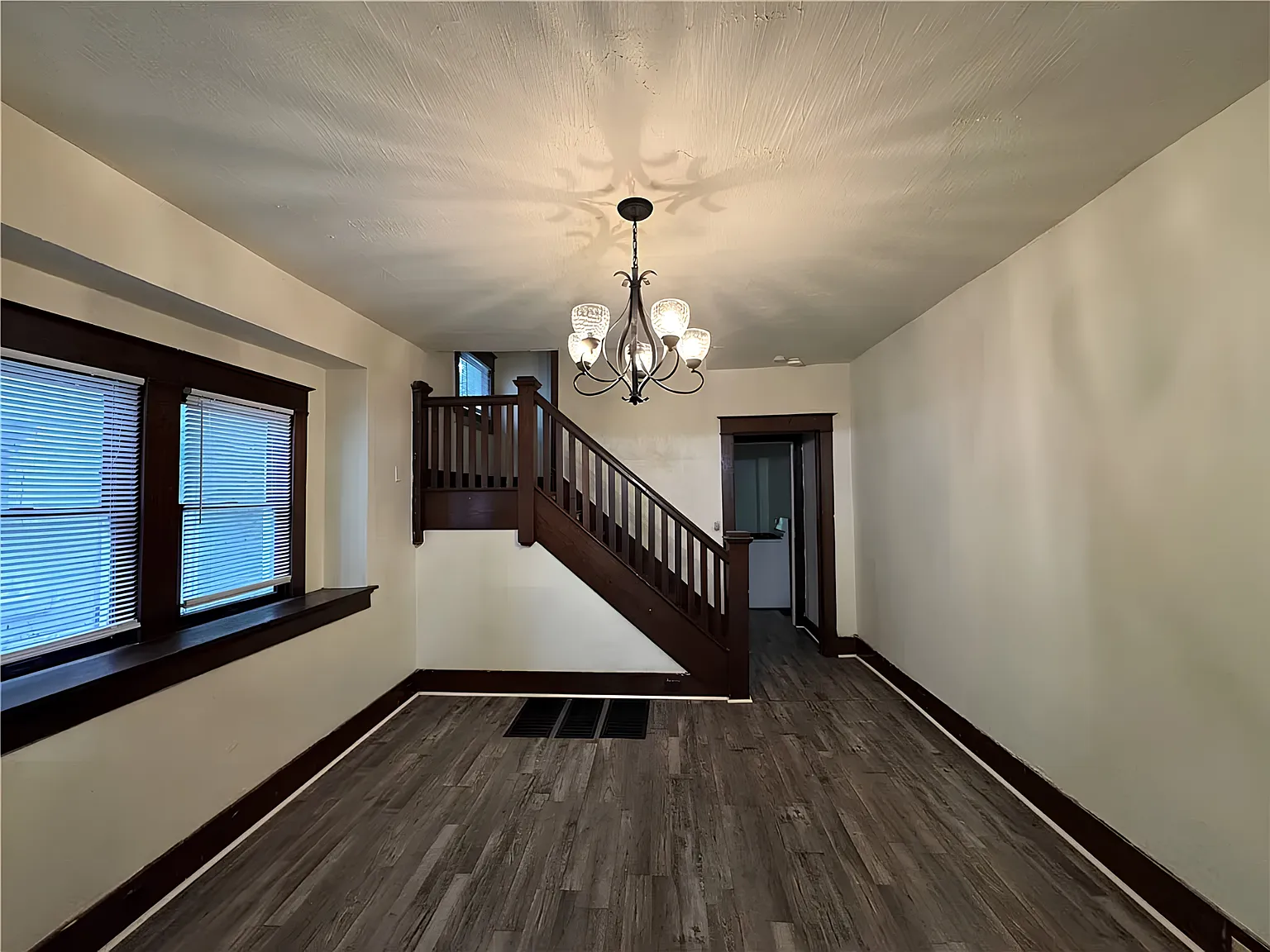 3 bed, 1348 sqft, $1,100 — Photo 3