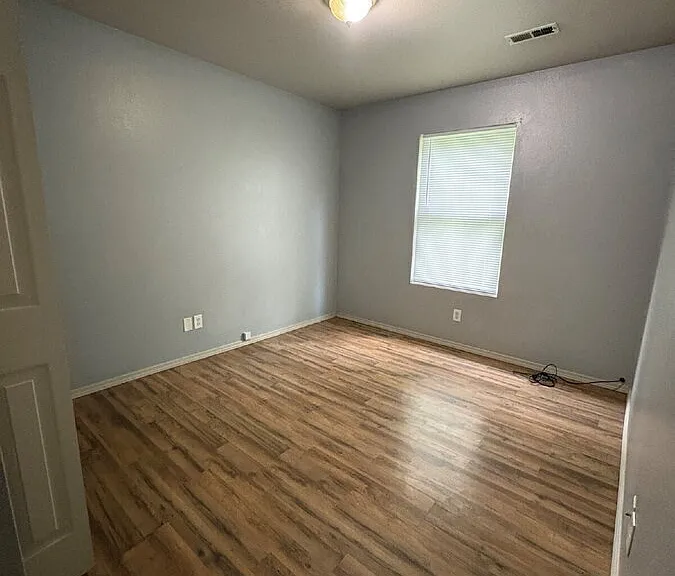 904 Withrow Dr — Photo 9