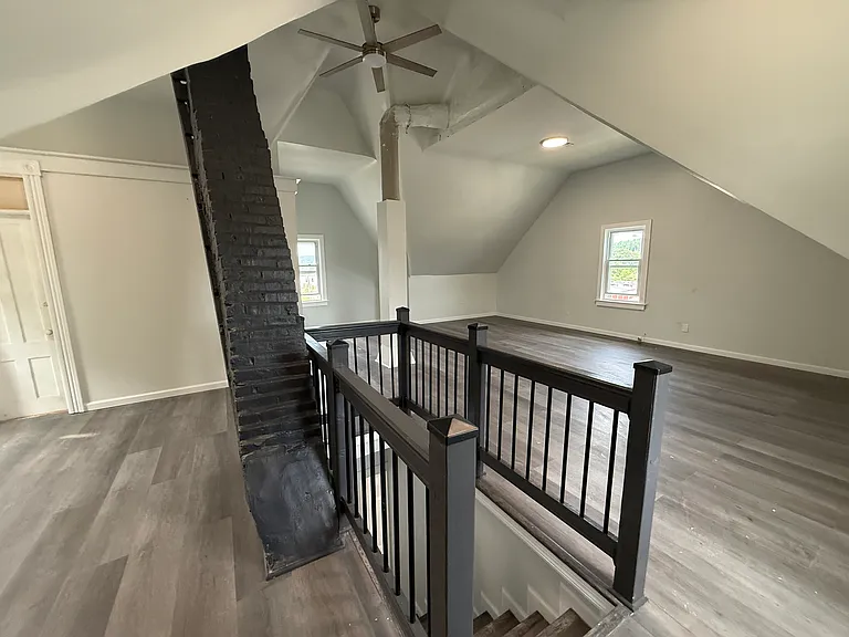 Additional third floor bedroom pic