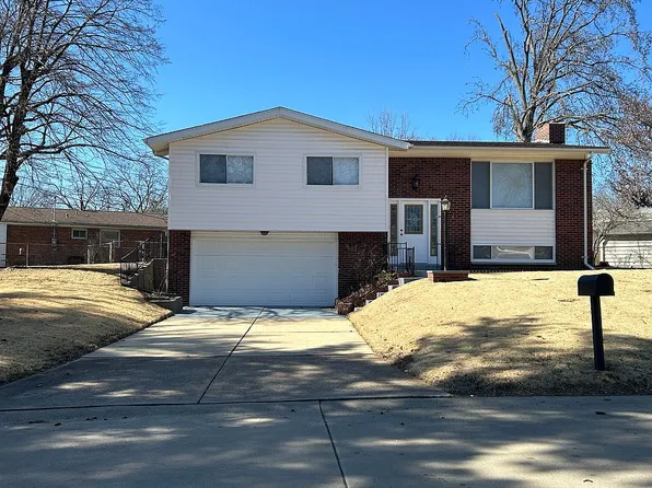 5277 Faro Dr, Saint Louis, MO 63128