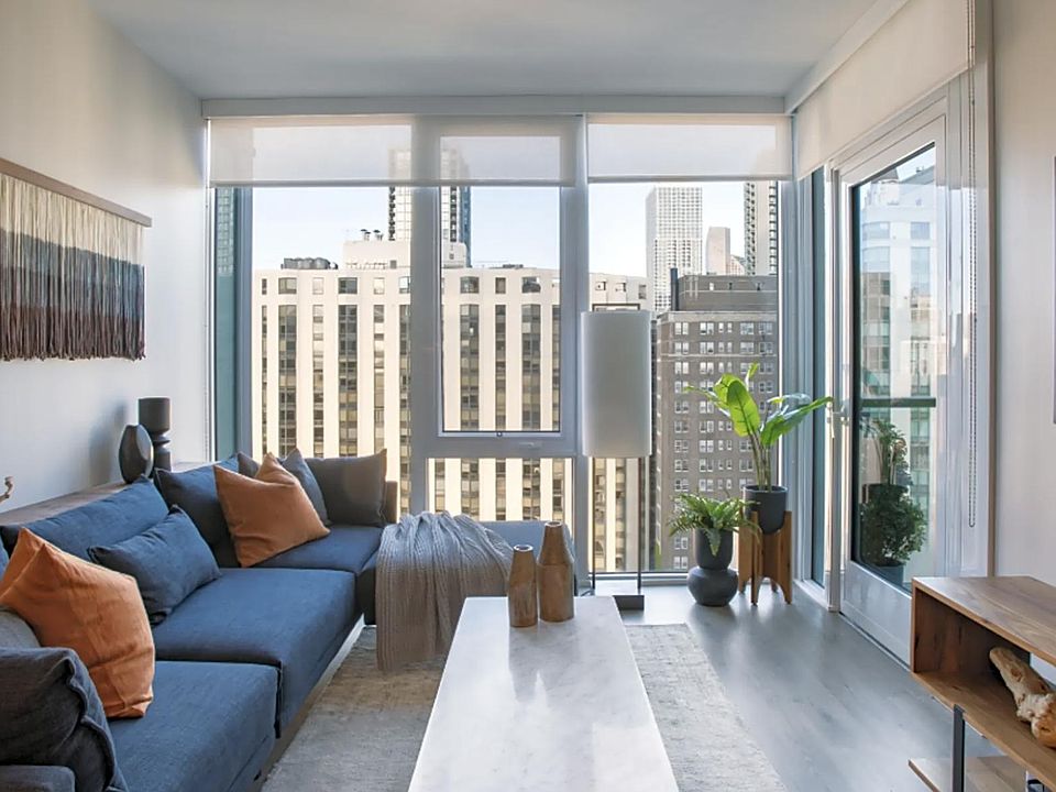 1st image of 1100 N Wells St #3210