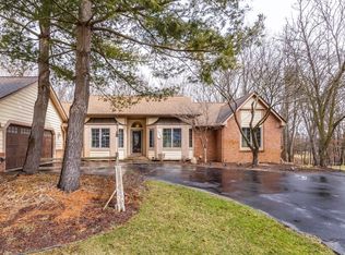 2955 Mystic Valley Dr, White Lake, MI 48383