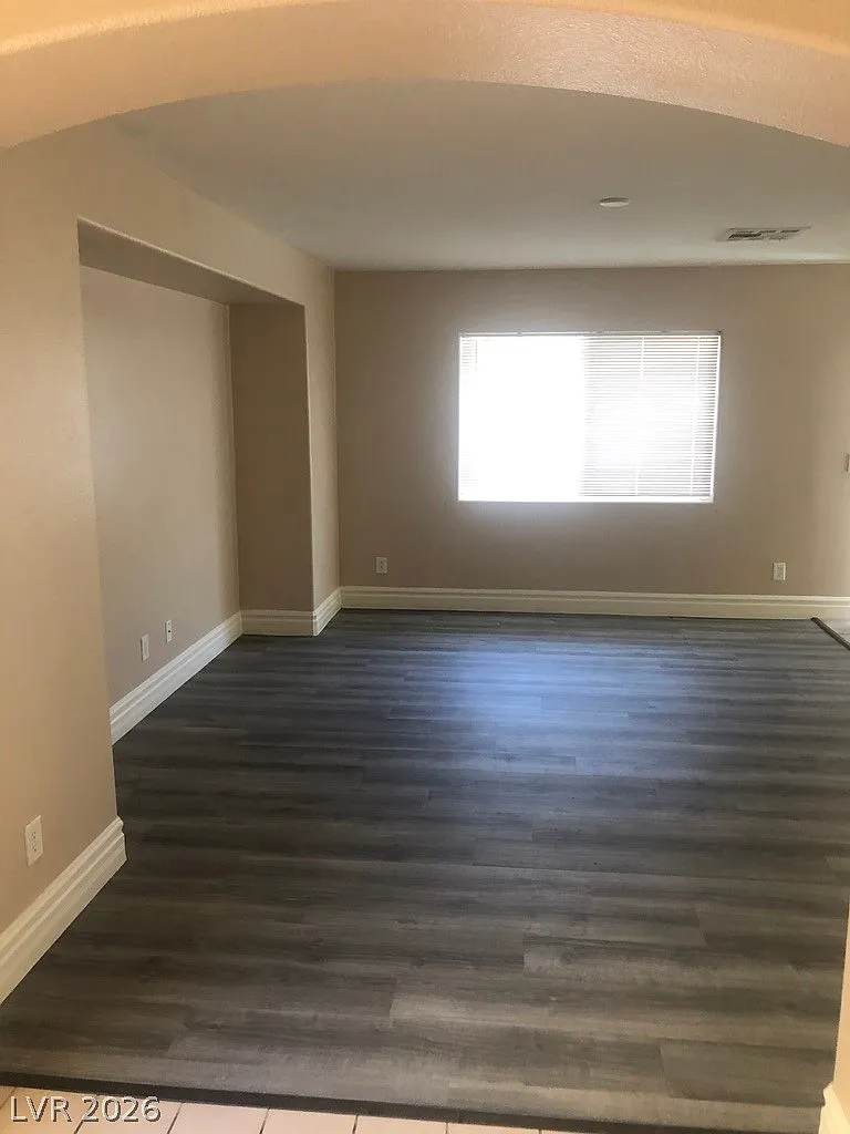 4 bed, 3.0 bath, 2251 sqft, $2,350 — Photo 3