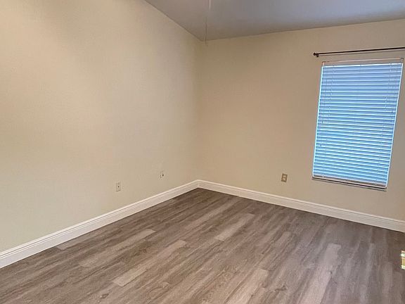 4th image of 31350 Makinaw Ln