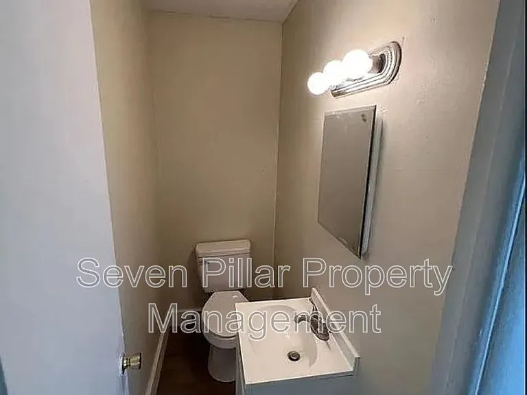 323 S Napoleon Ave — Photo 9