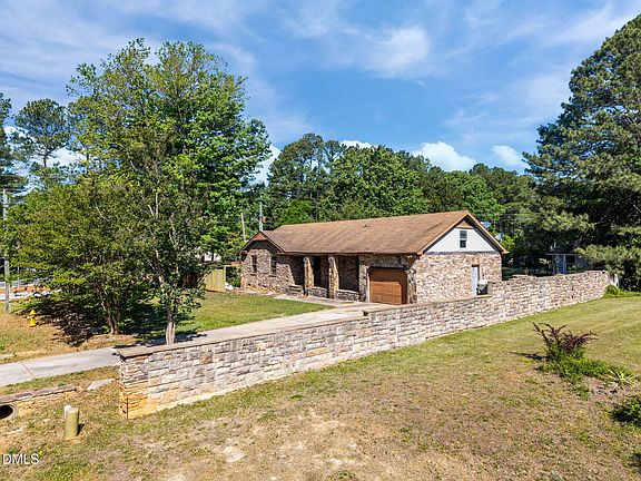 3rd image of 101 Bainbridge Cir