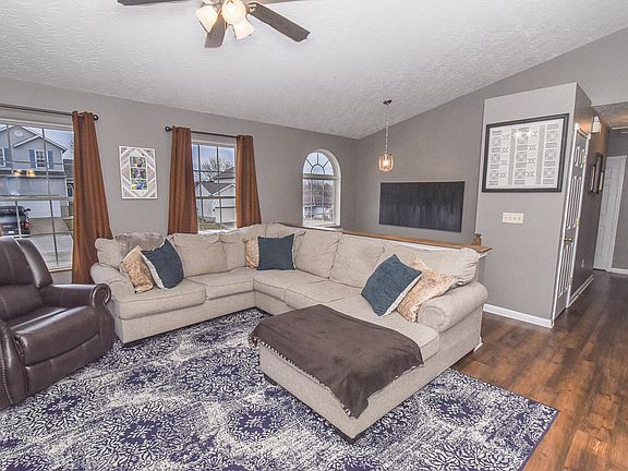 5th image of 5086 Christopher Dr