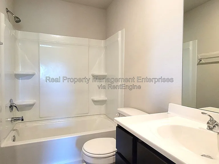 9501 NW 118th St — Photo 16