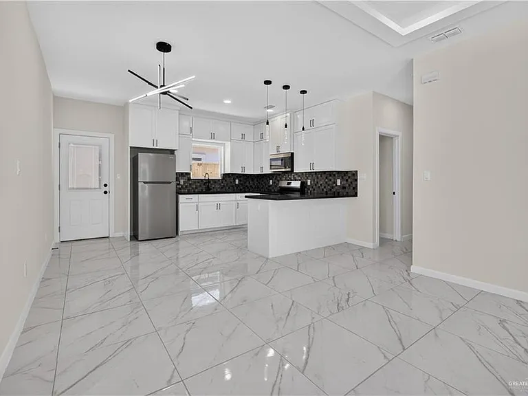 1215 S Woodland Dr #1 — Photo 5