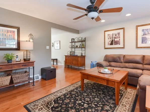 25 Bayberry Cir Unit 25, Millis, MA 02054