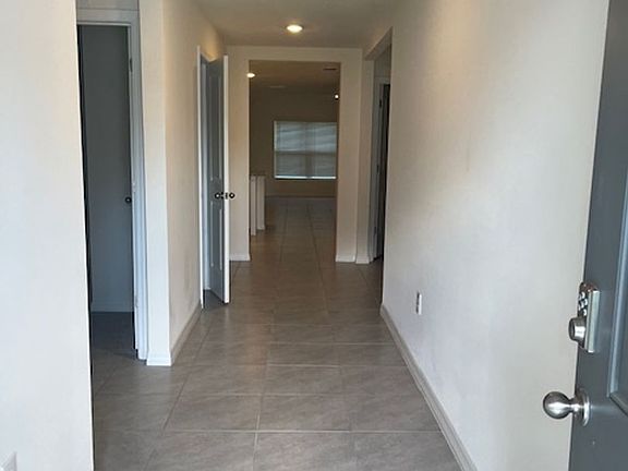 3rd image of 121 Marion Oaks Mnr