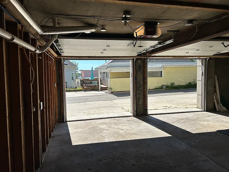 1503 Grace Ave — Photo 9