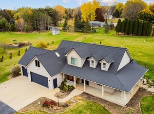 8120 Challenger Dr, Neenah, WI 54956