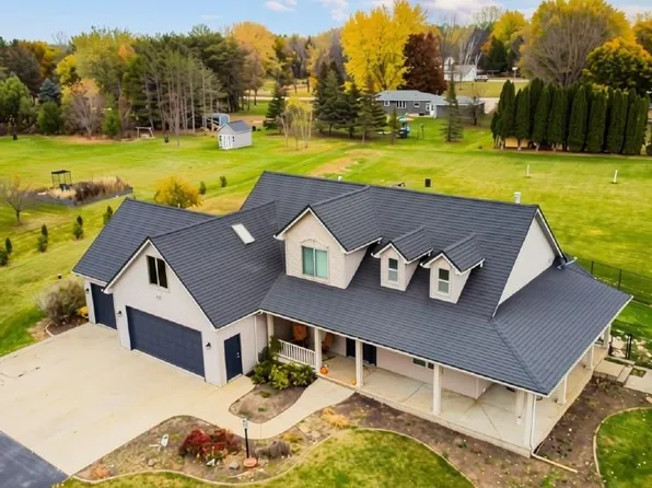 8120 Challenger Dr, Neenah, WI 54956