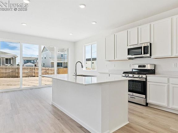 4th image of 10259 Kingsbury Dr
