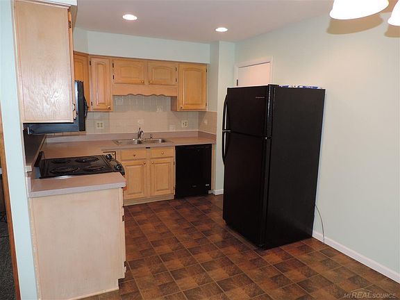 4th image of 18333 Whalen Dr
