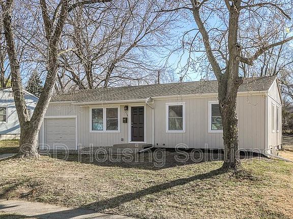 2nd image of 1215 N Cedar Ave #D