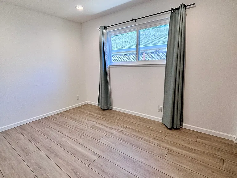 5009 Lyng Dr — Photo 22