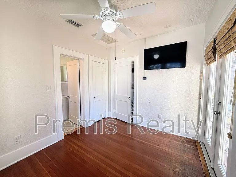 1103 Charles St — Photo 12