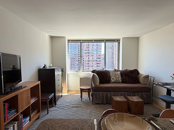3rd image of 1500 Lexington Ave APT 15C
