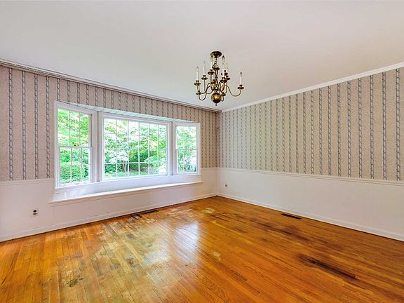 3rd image of 6 Grace Ct
