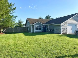 2090 Brook Ridge Ct, Tonganoxie, KS 66086