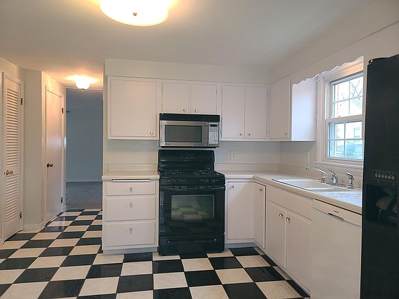 5th image of 120 Leonard Ave