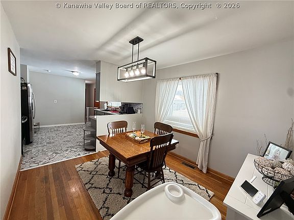 4th image of 2808 Meadowbrook Dr