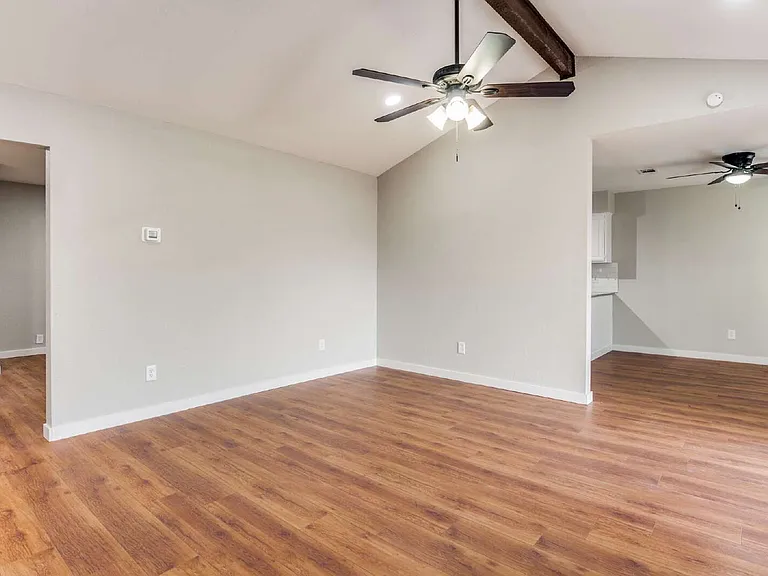 614 Brian Dr — Photo 6