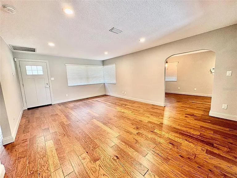 438 Lakeview Ave — Photo 6