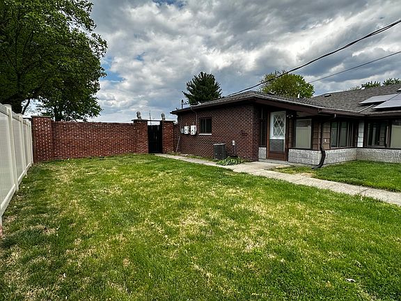 3rd image of 2660 Angela Dr