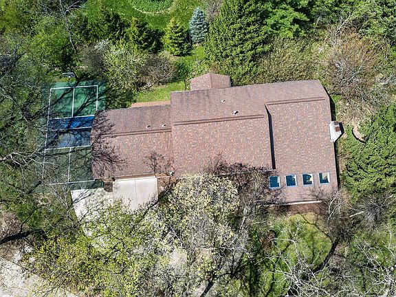 2nd image of 5 Wood Crest Ct