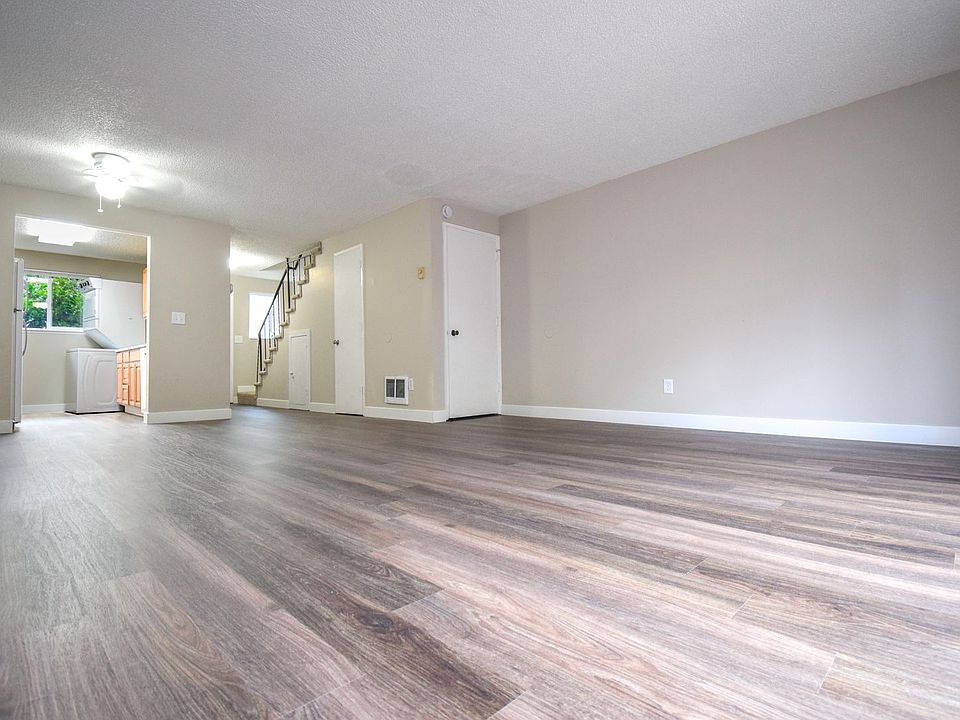 1st image of 18300 SE Abernethy Ln #11