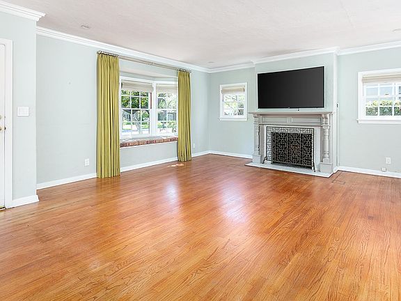 5th image of 2391 Paloma St