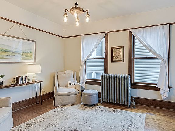 3rd image of 2916 N Newhall St #2918