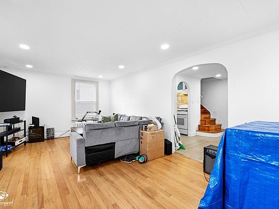 2nd image of 18430 Chicago Ave