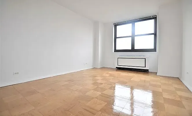 Rented by Manhattan Realty Group | media 11