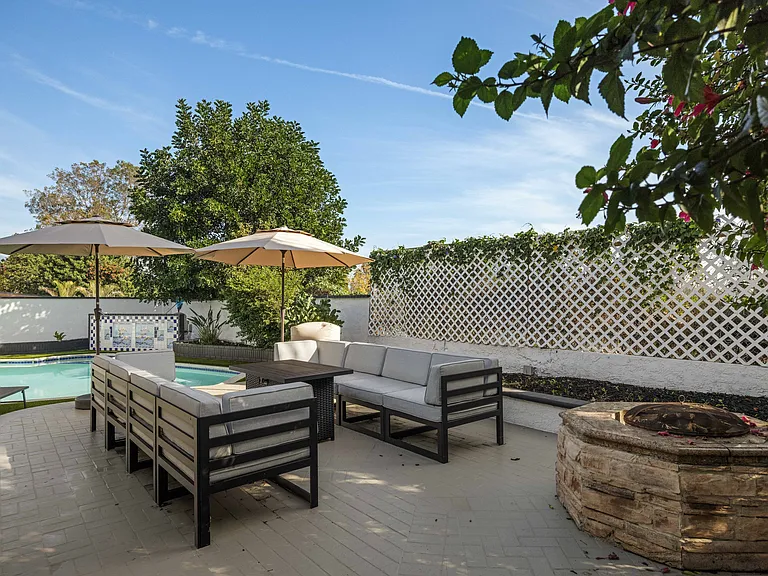 24262 Lysanda Dr — Photo 12
