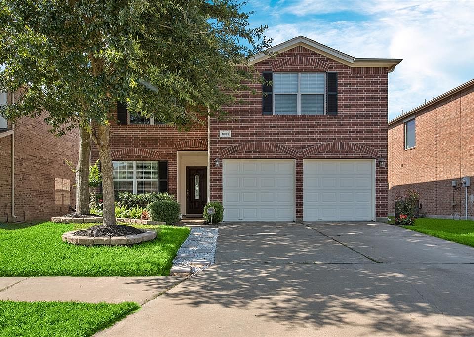 1st image of 17623 Hoover Gardens Dr