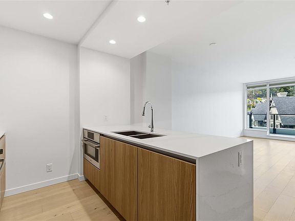 3rd image of 2000 Hannington Rd #1013