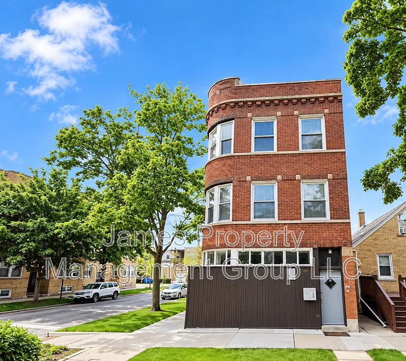 3900 N Christiana Ave #2