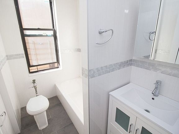 4th image of 377 Montgomery St #D144