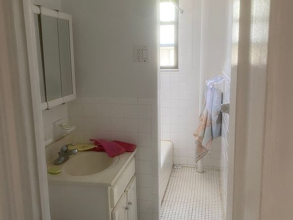 4th image of 25-05 41st St #A2
