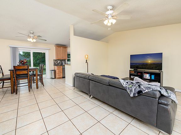 3rd image of 2164 SW Cameo Boulevard