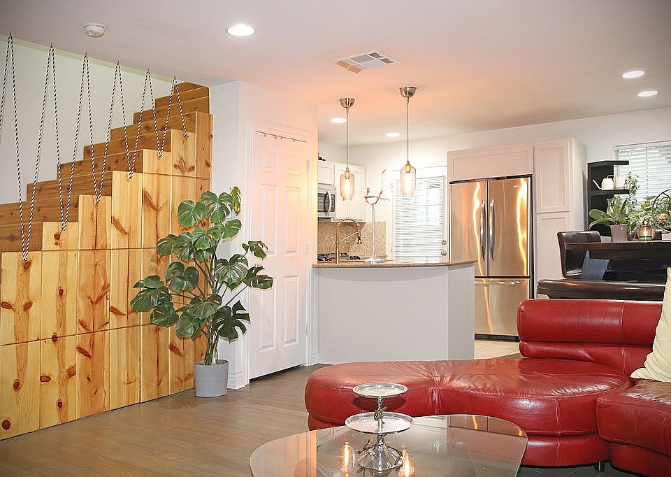 1st image of 4749 Bradford Dr APT B