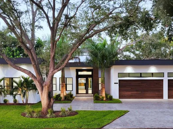 1429 N Lake Shore Dr, Sarasota, FL 34231