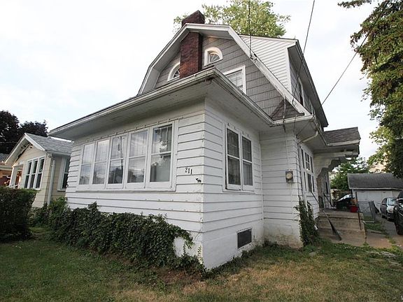 3rd image of 211 71st St